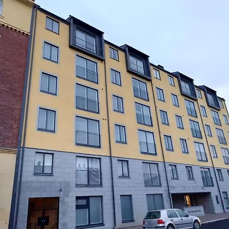 New Ac Center. Huoneisto